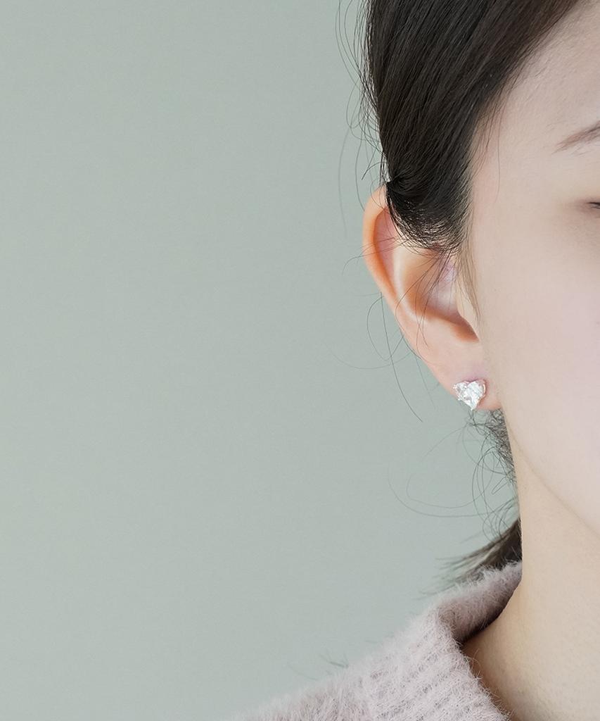 Alleun Silver 925 Cubic Cubic Chubby Heart Bold Stud Silver Earrings