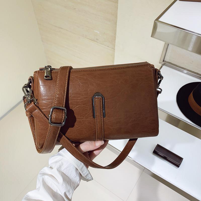 Premium Sense Retro Small Bag Women 2025 New Fashion Versatile Messenger Bag Commuter Shoulder Armpit Bag Small Bag