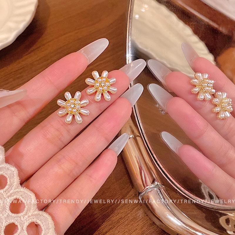Korean temperament pearl sun flower stud earrings women's ins style retro fashion new earrings simple and versatile earrings