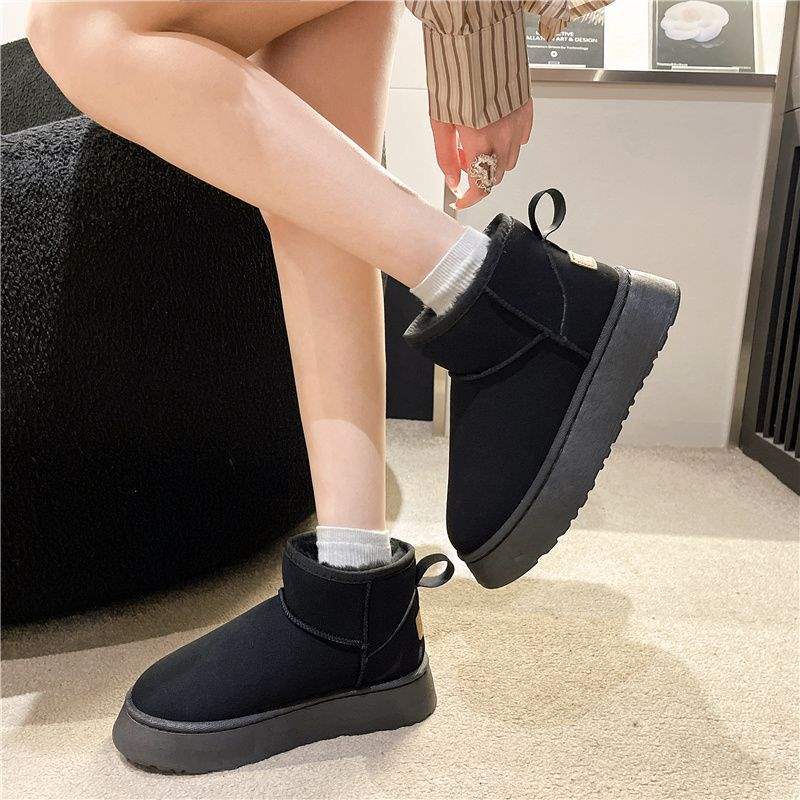 2025 winter snow boots women's simple short boots flat-soled short boots thickened and velvet warm thick-soled student cotton shoes
