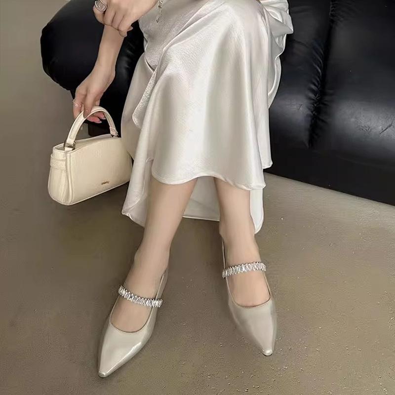 Celebrity Feng Shui Diamond Shallow Mouth Temperament French Pointed Flat Heel Single Shoes Elegant Fashion Grandma Shoes Thick Heel Mary Jane Shoes