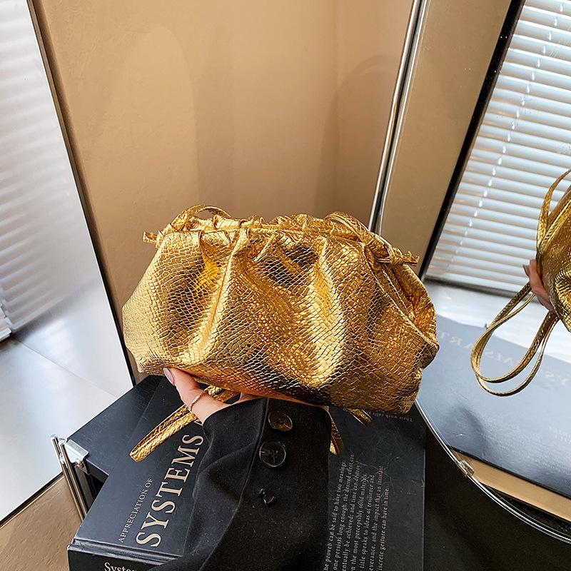 Glossy cloud bag gold silver pleated dumpling bag women's new niche design single shoulder messenger bag