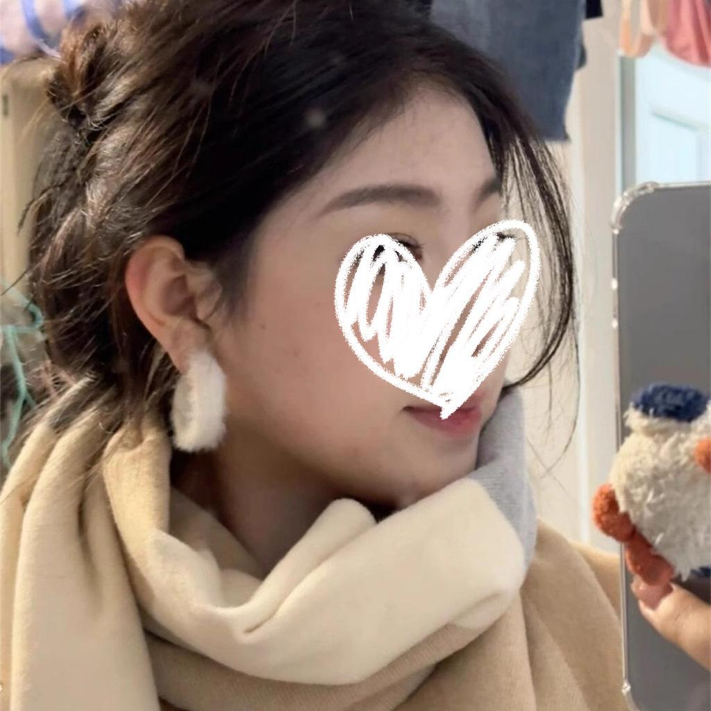 

Autumn and winter white plush earrings women s light luxury high-end new earrings simple niche design fashionable earrings