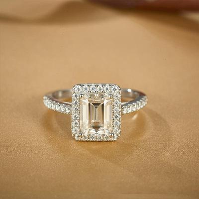 Nový přírůstek 2Carat Halo Emerald Cut Moissanite 925 Sterling Silver Prsten pro ženy Moissanite Wedding Ring Girl
