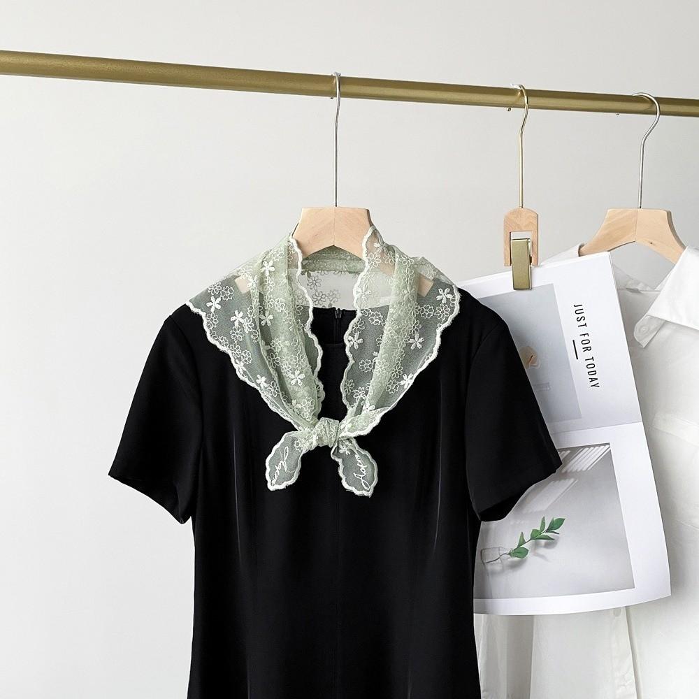Elegant Triangular Scarf Retro Lace Scarf Versatile Silk Scarf  for Women