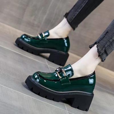 Nuovi Popolari Moda Primavera Autunno Scarpe Singole da Donna con Tacco Alto e Suola Spessa con Decorazioni in Metallo: Elegante, sexy, crescente