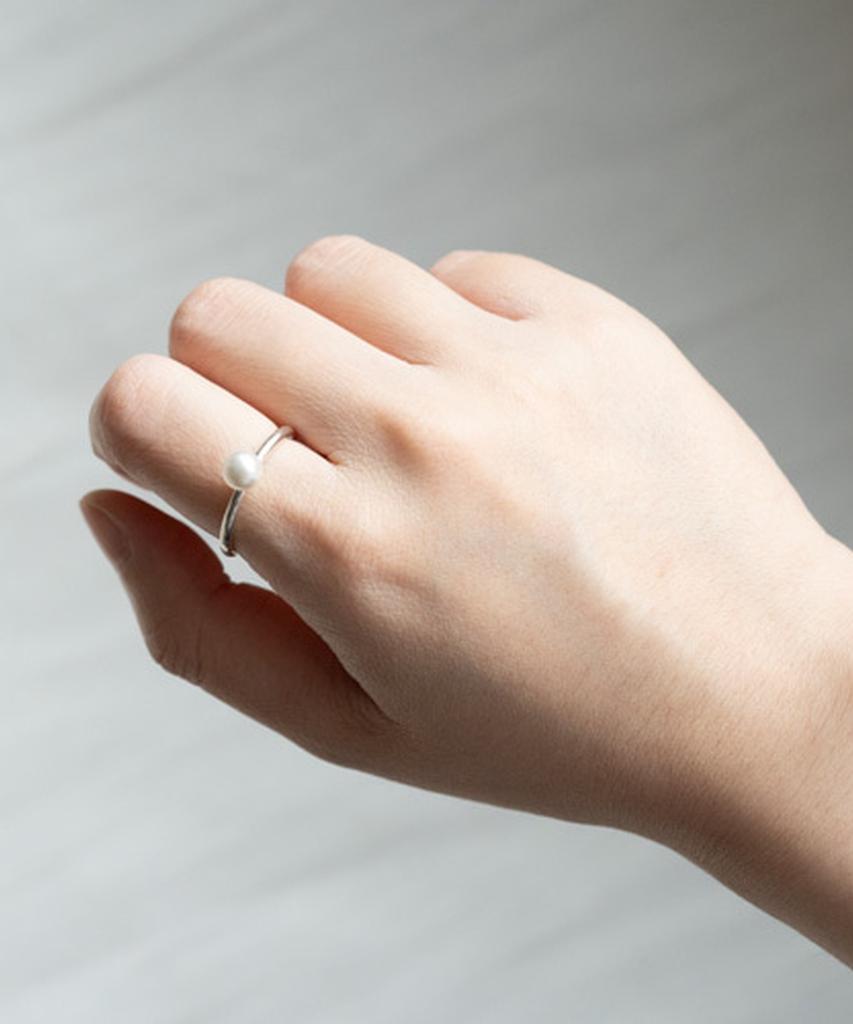 Alleun Silver 925 Bold Nucleus Pearl Ring For Women (Type B)