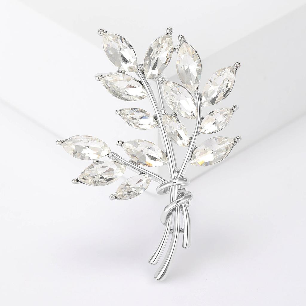 Diamantová brož motýl šála svetr doplňky