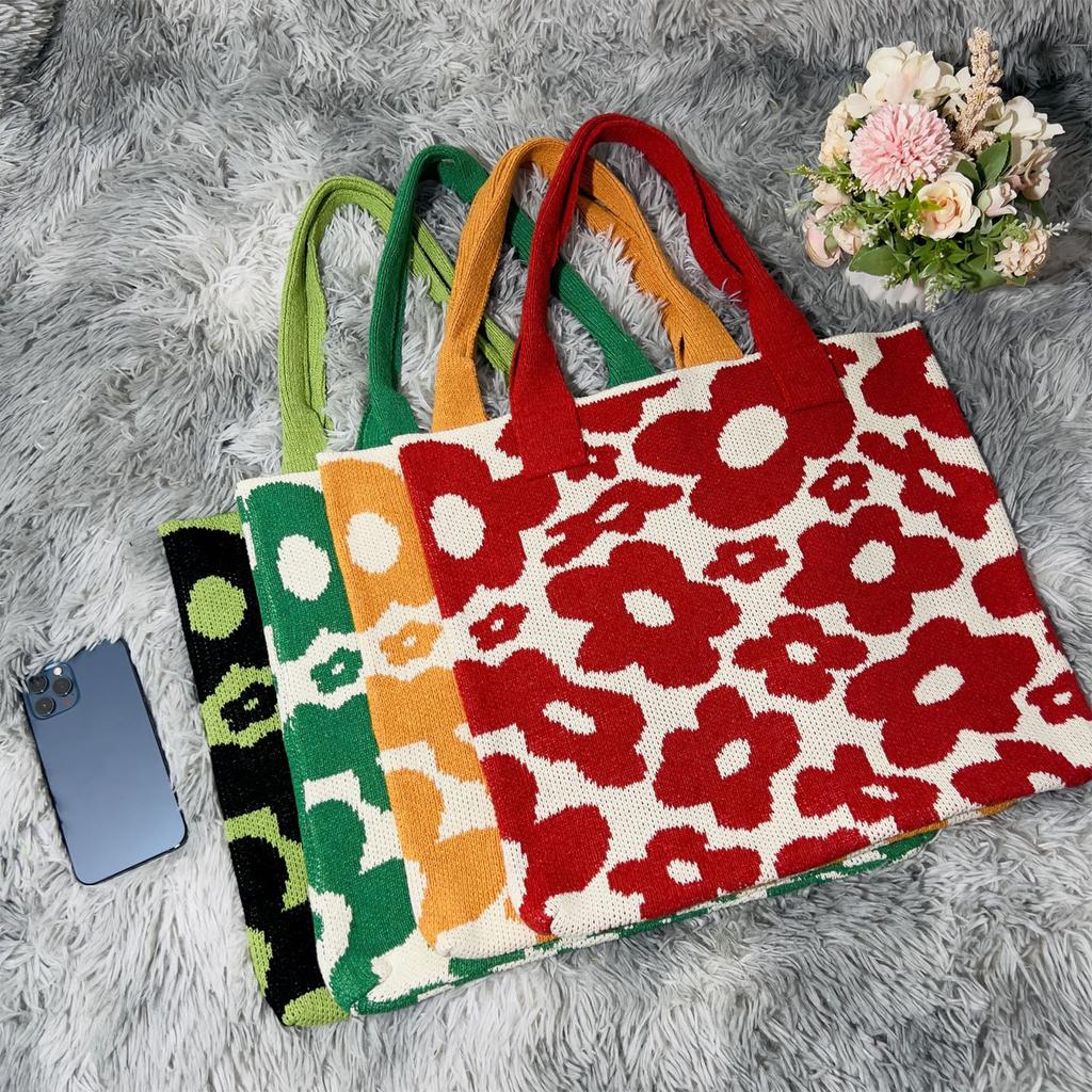 Beautiful Handbag Large Capacity Tote Bag Flower Pattern Knitted Bag Shoulder Bag Beach Bag for Street Shooting