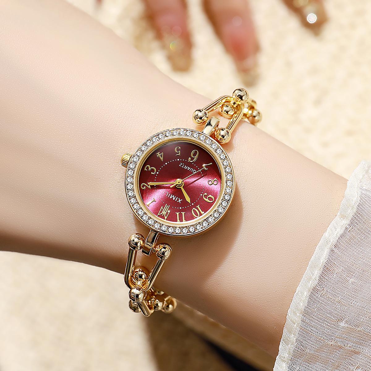 

New Round Surface Digital Decorative Quartz Watch Metal Chain Strap Ladies Business Decoration Watches Fashion Accessories Clock червоний