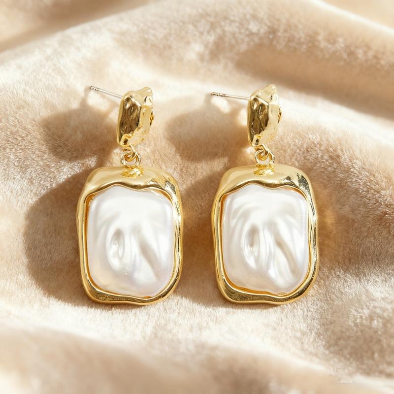 Parel-oorbellen geïnspireerd op vintage: elegante barokke hofstijl