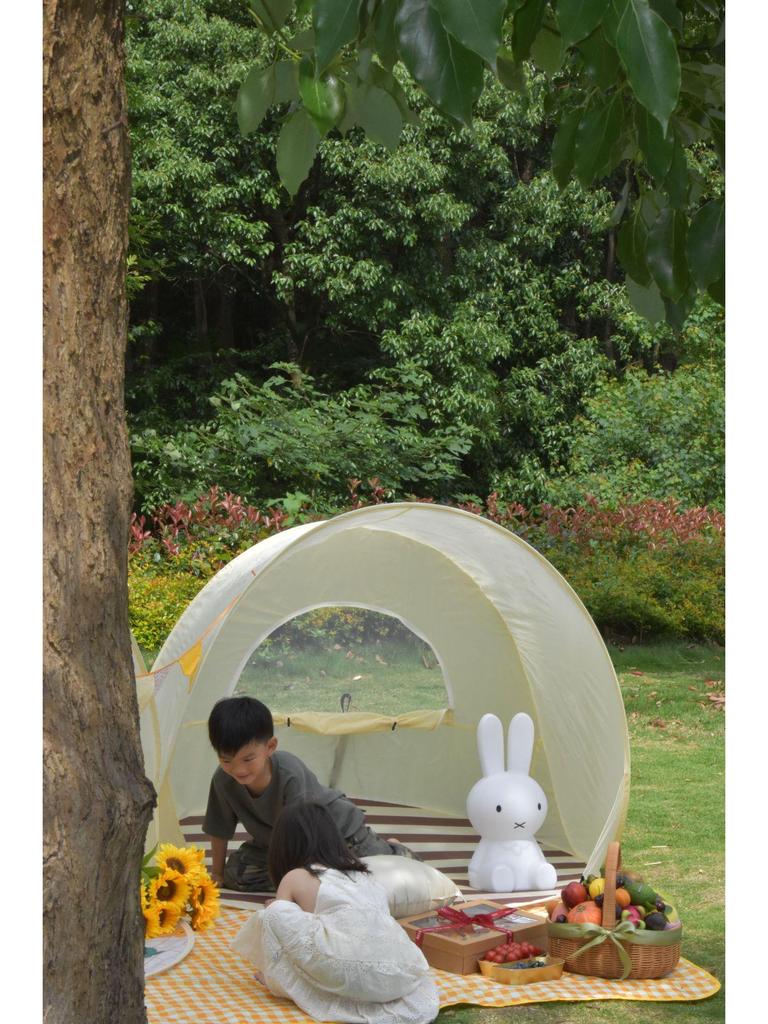 Portable Quick-Open Family Picnic Tent for Children - Easy Setup & Lightweight