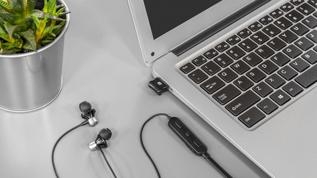 Plug&Play NanoStick Rebel Bluetooth 5.0 USB adapter for a laptop computer