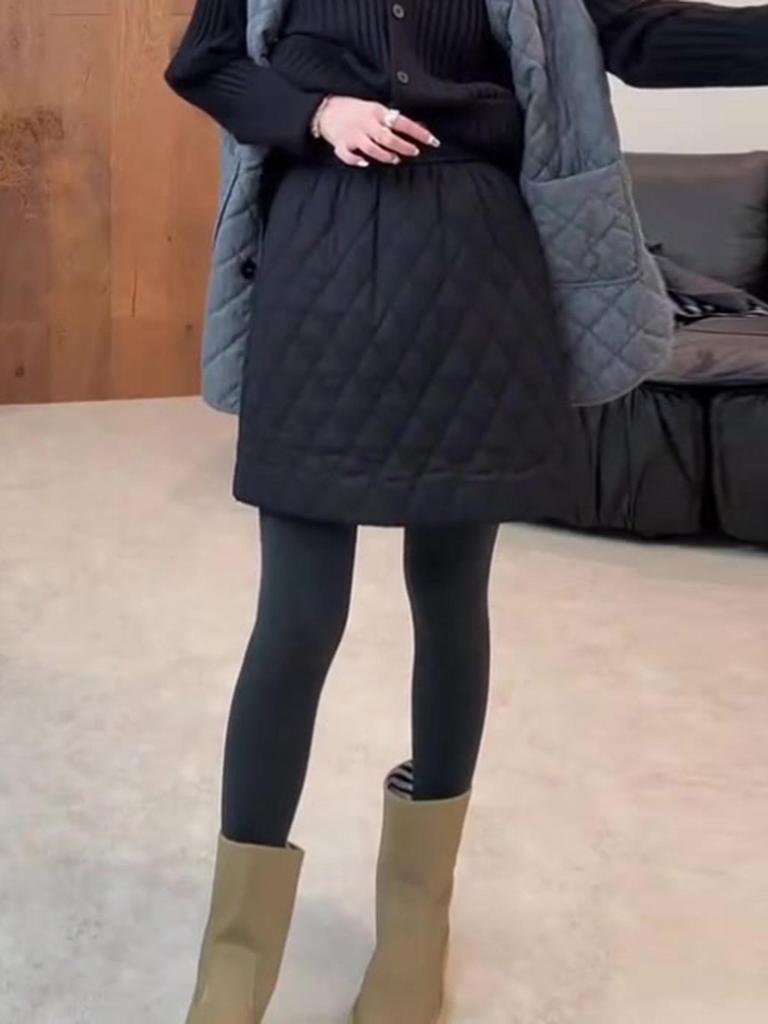 Women's Black Padded High-Waisted Slimming Short Skirt - Fashionable Versatile Autumn/Winter Style