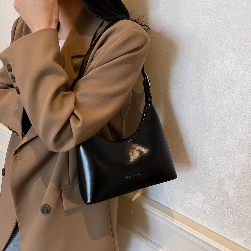 High sense women's armpit bag 2025 new fashion versatile niche design Internet celebrity popular shoulder handbag