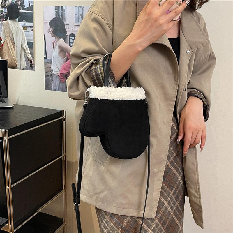 Small-scale Personalized Glove-shaped Handbag, Plush Creative Crossbody Bag for The Shoulder.