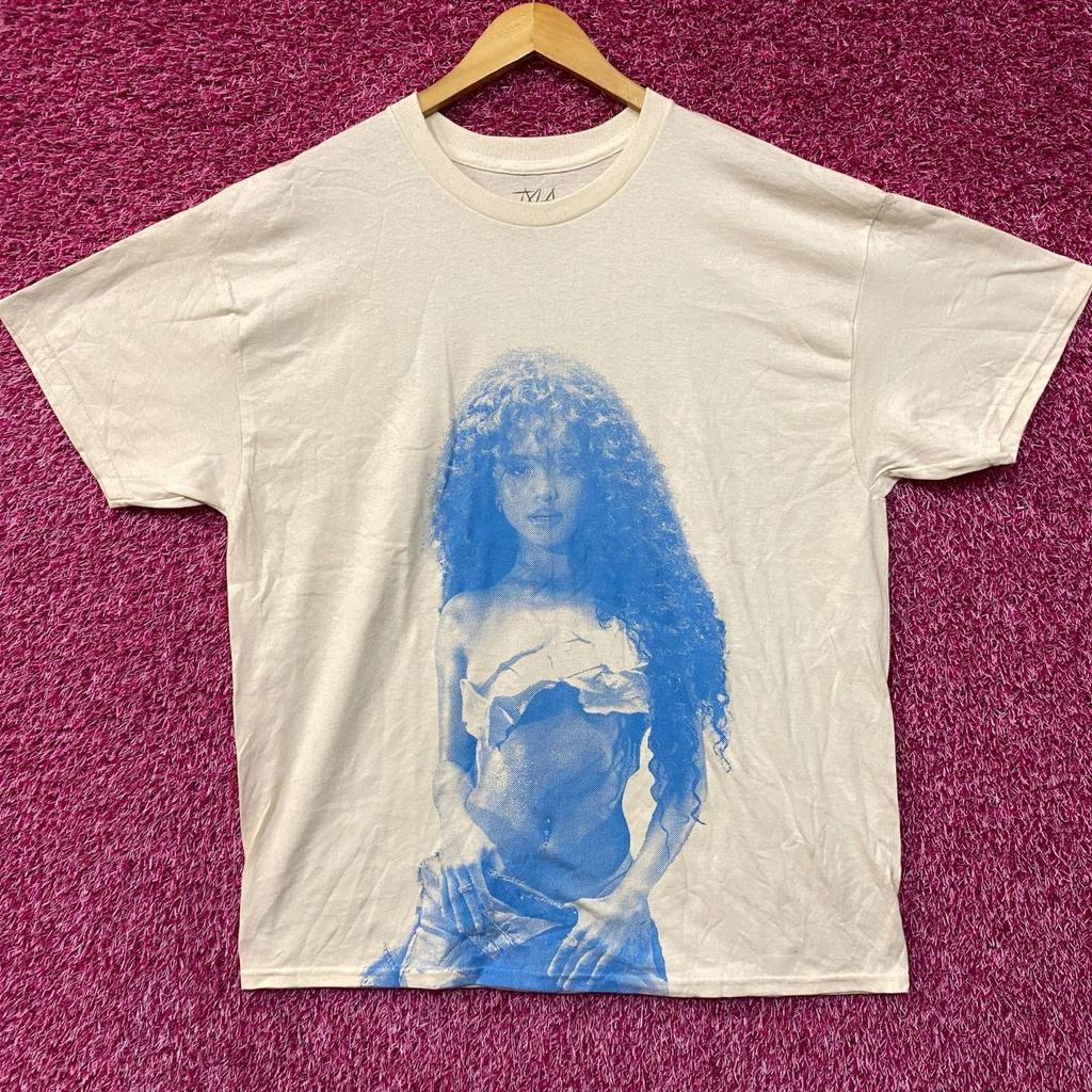 Tyla Water Album Cover Graphic Design Beige T-Shirt XL