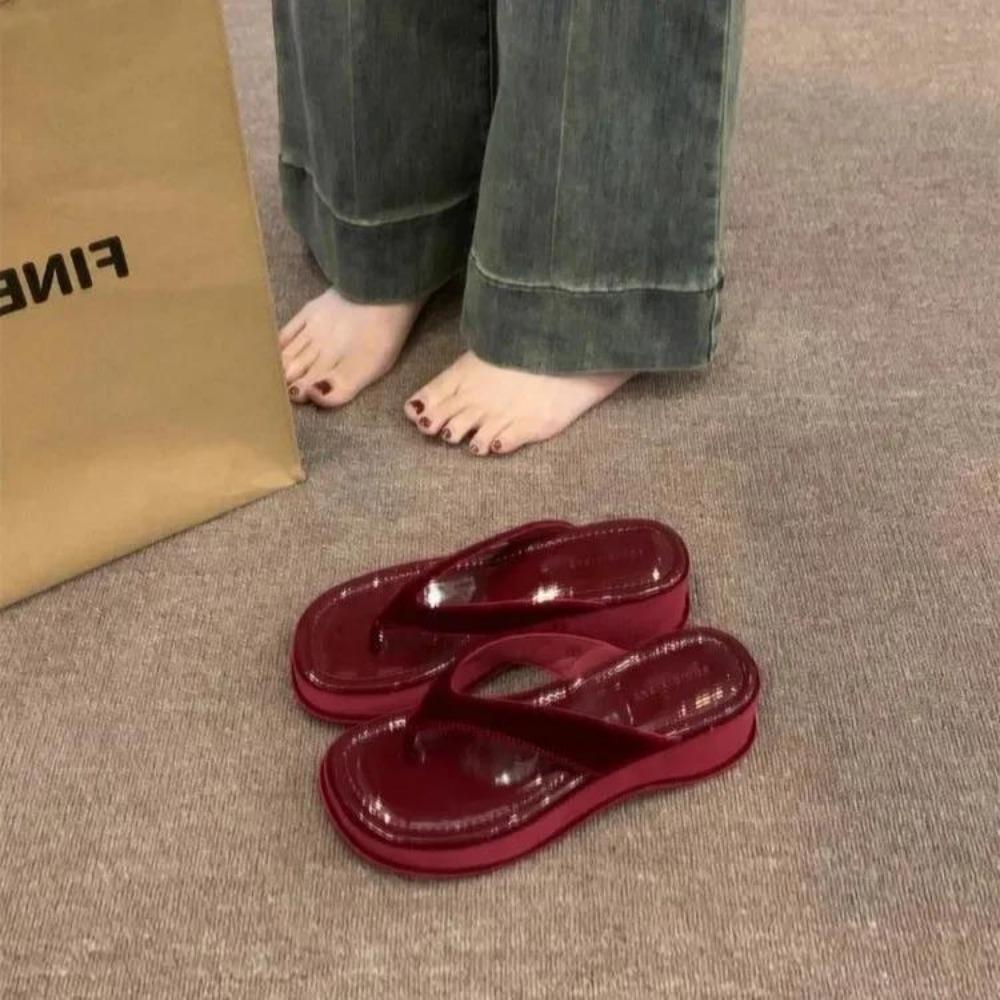 New thick soled flip flops for summer  fashionable and elegant for outdoor wear with fairy style slope and cool sandals