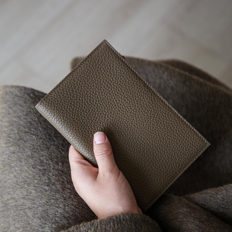 Leather Passport Holder Portable Waterproof Multi-Card Business Travel Wallet Unisex For Zipper Cover For Documents Coins