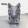 Moderne Wolfskopf-Dekoration 3D-gedruckte Figur, Realistische Statue mit runder Dekorationsbasis, Wildtier-Skulptur für Zuhause Büro Bücherregal