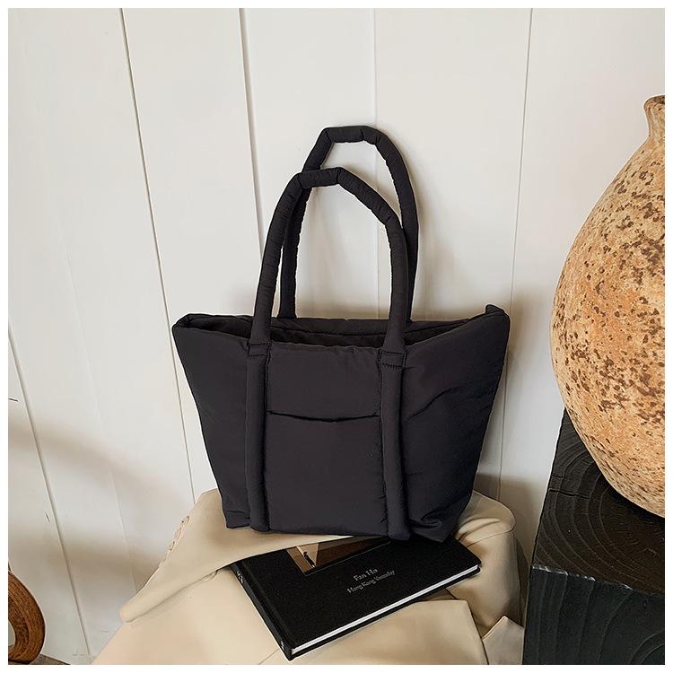 

Simple casual cotton clothes tote bag women s 2025 new Korean version large-capacity shoulder bag Korean version foreign style underarm bag