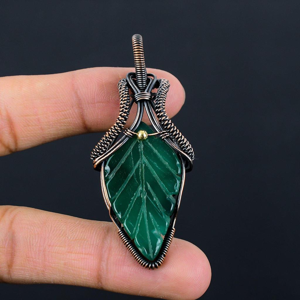 Geschnitzter, blattgrüner Onyx-Edelstein, reiner Kupferdraht, umwickelt, handgefertigter Anhänger-Schmuck