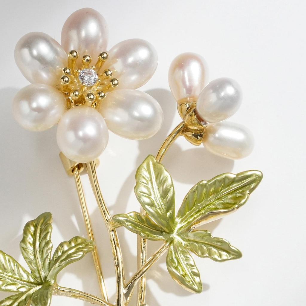 Bo Xin Yun Freshwater Pearl Green Leaf and Grass Brooch - Elegant Versatile Women's Accessory