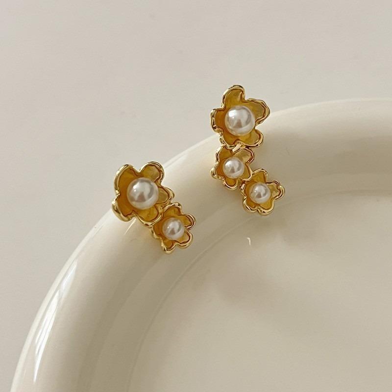 Pearl Earrings Women's High-end Earrings Ear Jewelry High-end Stud Earrings Niche Design Light Luxury