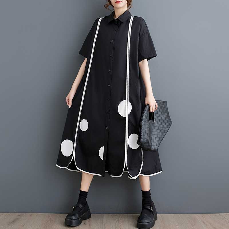 Volné šaty střední délky s uměleckým retro potiskem krajky