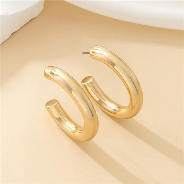 

Golden yellow alloy material C-shaped stud earrings, simple atmosphere, advanced daily versatile glossy polishing