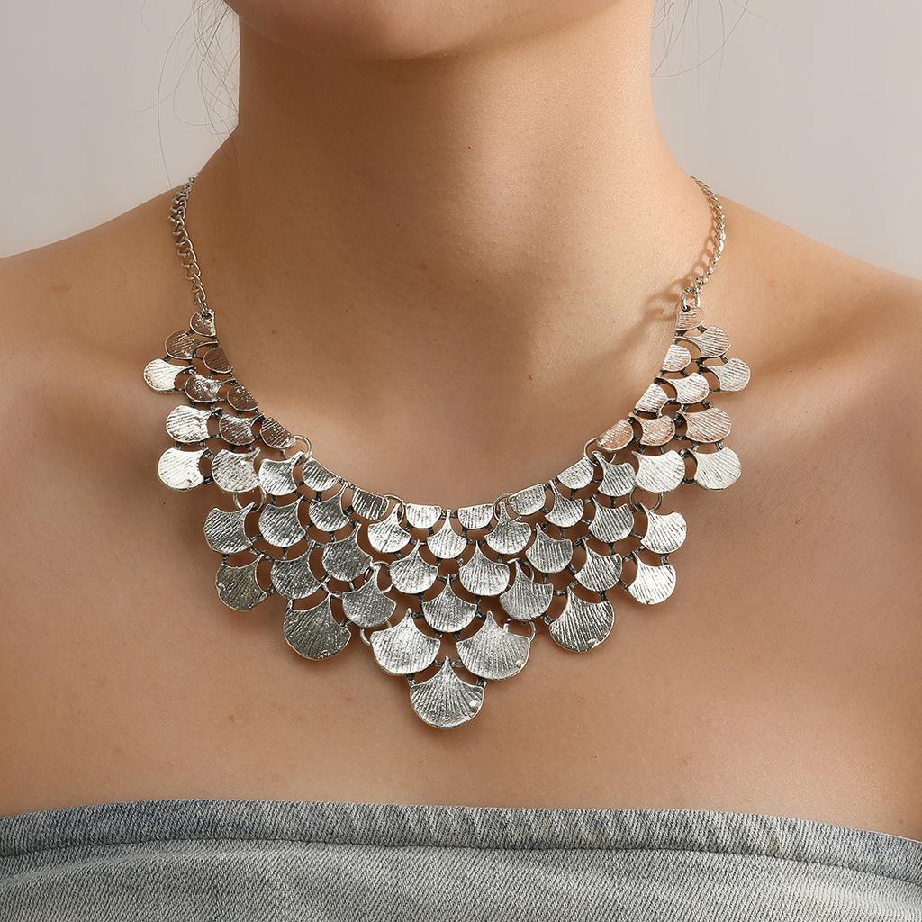 1 Stück Retro Silber Schuppen Statement Halskette Übertriebener Geometrischer Strukturierter Schmuck Mode Halskette für Damen