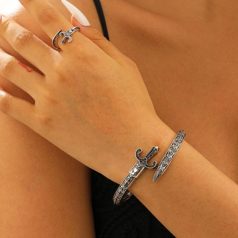 2-teiliges kreatives Metall-Durchbruch-Blatt-Armreif- & Ring-Set für Damen