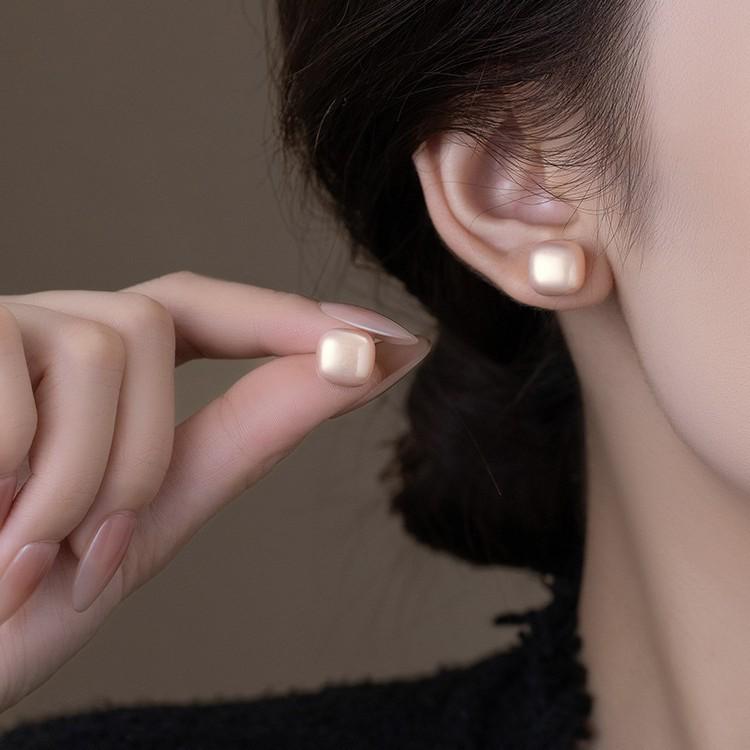 Gold-Plated, Square Pearl Stud Earrings - French Retro Style, Versatile, High-End Accessories for Women