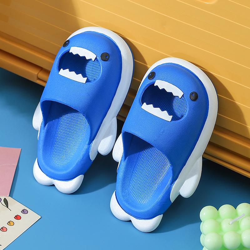 

Детские тапочки летние новые для девочек с героями мультфильмов нескользящие мягкие тапочки для детей среднего и маленького возраста для дома и отдыха для мальчиков и детей классные тапочки 24/25 синий