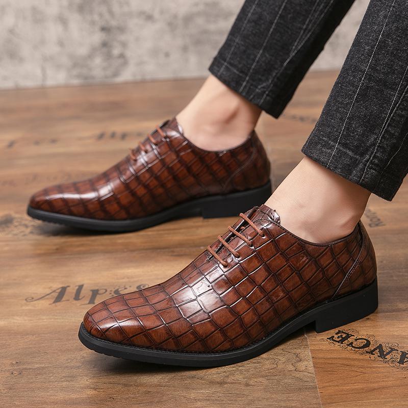 Fashion Buckle Business Dress Shoes Men's Shoes Pattern Embossed Casual Shoes Pointed Youth Fashion Shoes Zapatos Hombre