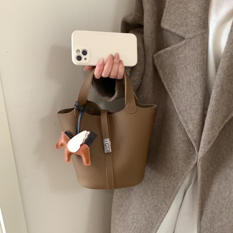 This Year's Popular Small Bags for Women's Autumn and Winter 2025 New Children and Mothers Shoulder Messenger Bags Retro Portable Bucket Bags