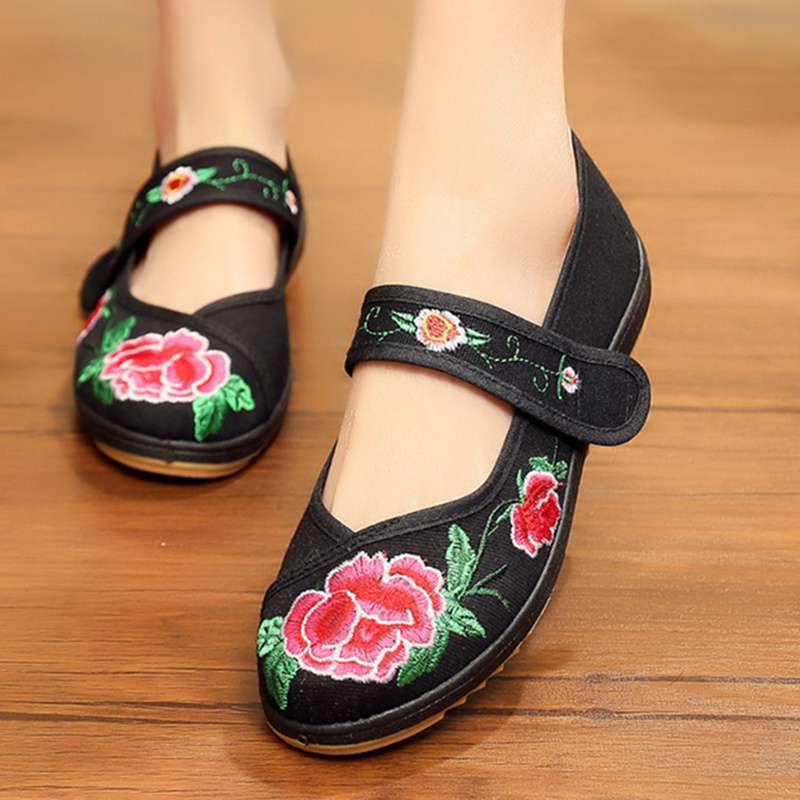 Ethnic style embroidered shoes Laobei cloth shoes women's shoes autumn shallow mouth strap embroidered shoes square dance dancing shoes mother shoes