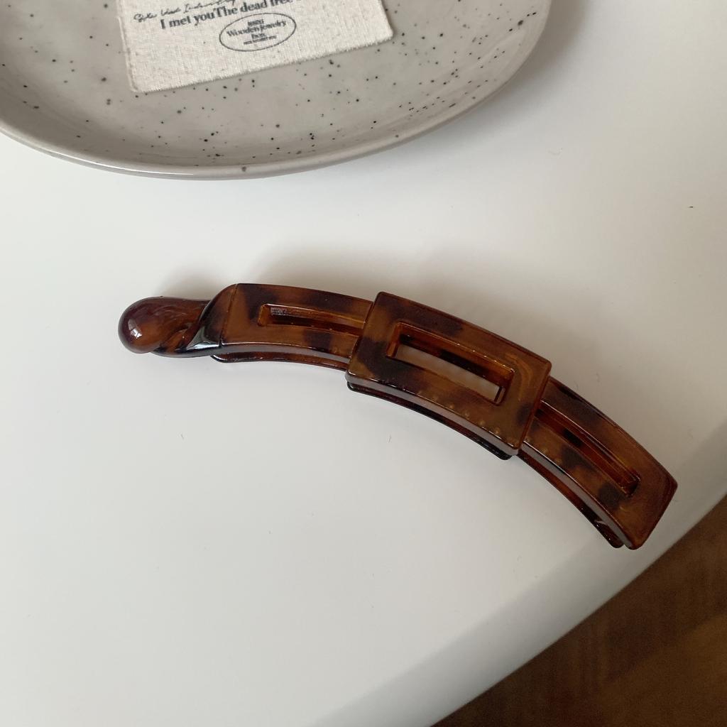 Banana Clip Tortoise Shell Color Plastic Twisted Hair Clip Simple Vintage Women Hair Accessories
