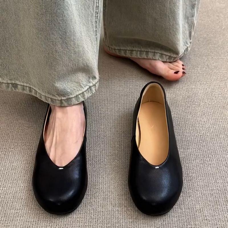 Fashion Red Round Toe Leather Ballet Shoes Woman Brand Design Soft Shallow Loafers Ladies Retro Slip-on Flat Zapatos with Stitch Details