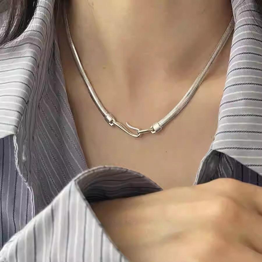 Super Flash Snake Bone Chain Necklace Hook Collarbone Chain Simple Neck Chain