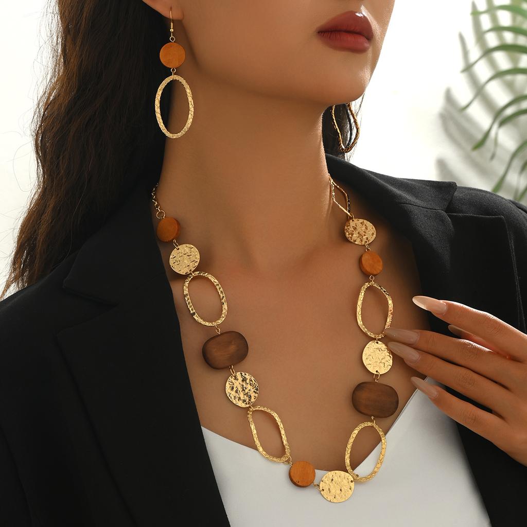 Set di Collana Lunga con Perline e Orecchini in Legno Intarsiato Circolari Vuoti Stile Retro Maillard