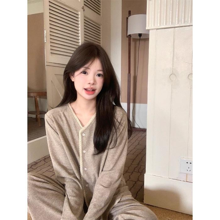 

New khaki lace sheep down autumn and winter simple pajamas women s soft small fresh outer wear spot M