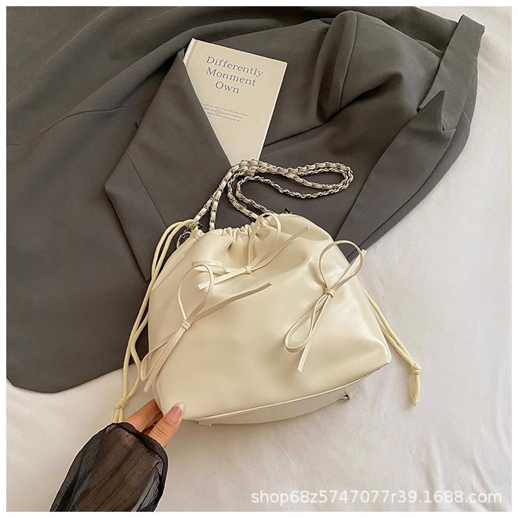 

Bow pleated backpack women s 2025 new fashion chain garbage bag summer versatile large-capacity travel bag білий