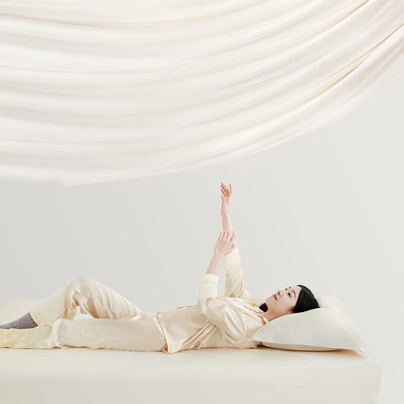 

Mercury Home Textiles Kayina All-Season Antibacterial Soy Fiber Quilt