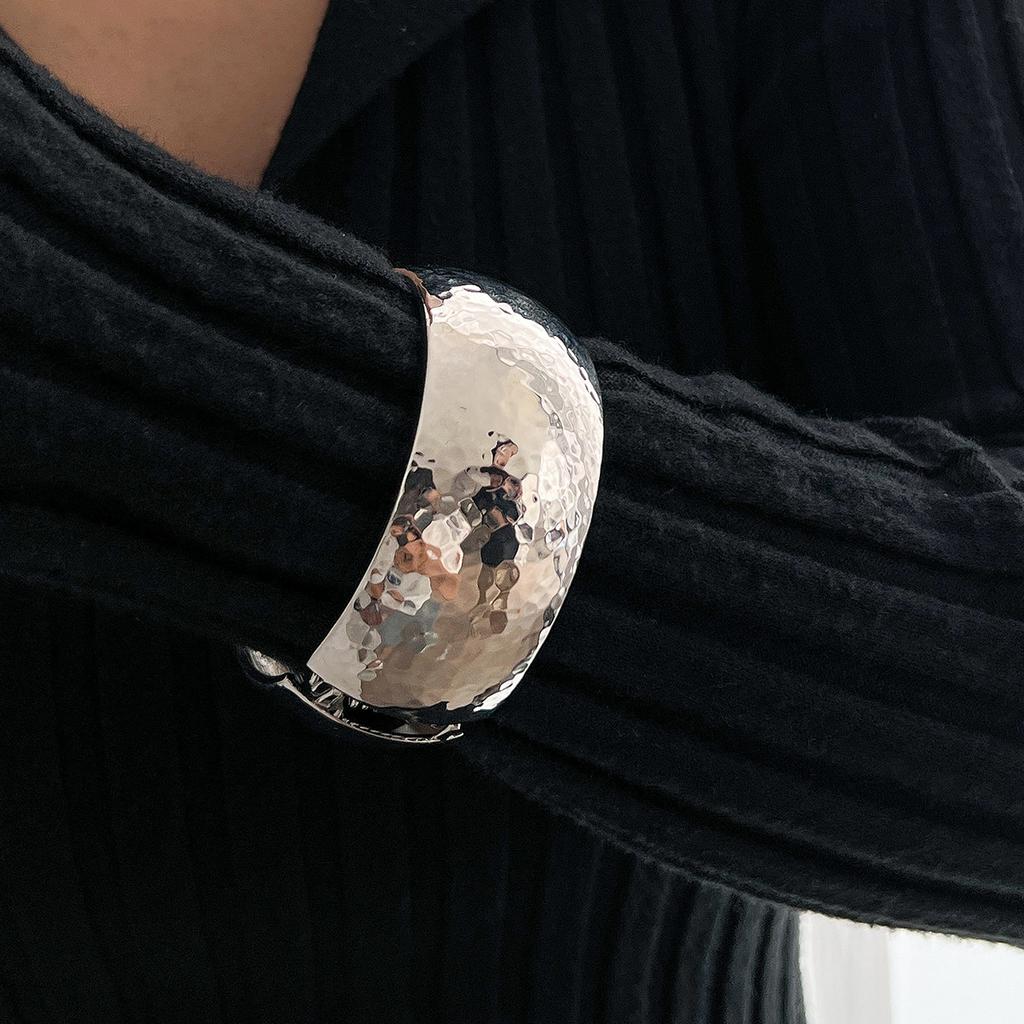 Design Sense Liquid Metal Smooth Spring Bracelet Geometric Ins Wind Texture Wide Bracelet Bracelet