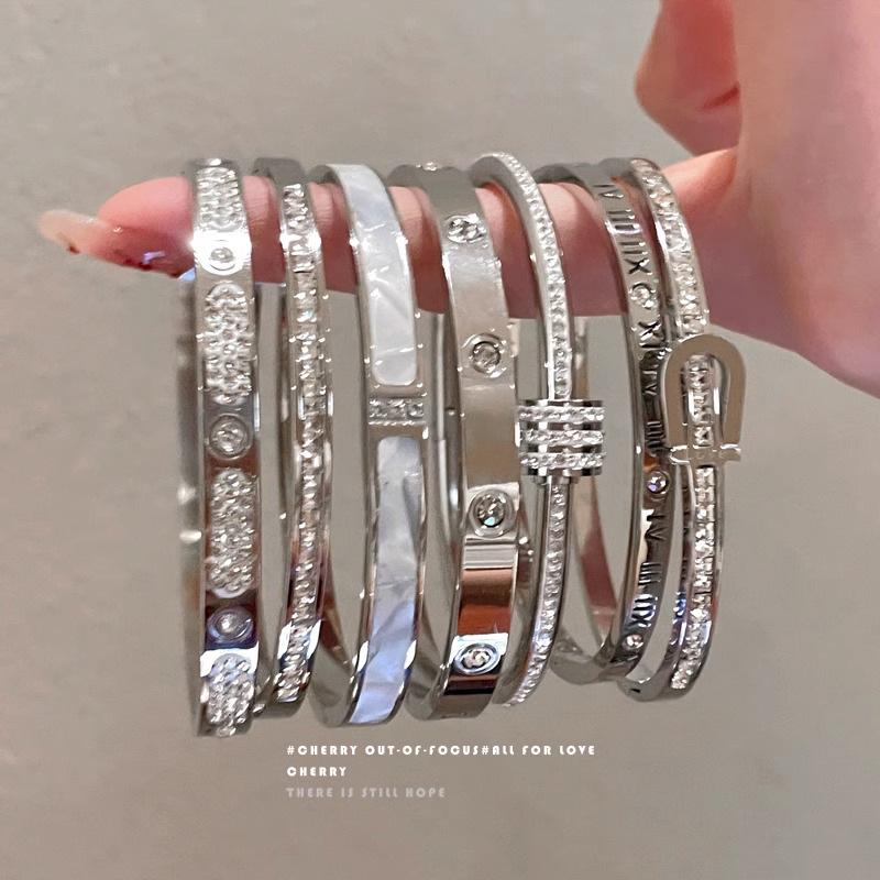 Roségoldfarbenes Sternenhimmel Titanstahl Damen Luxusarmband - Nicht verblassend, Schlichtes Kreisdesign