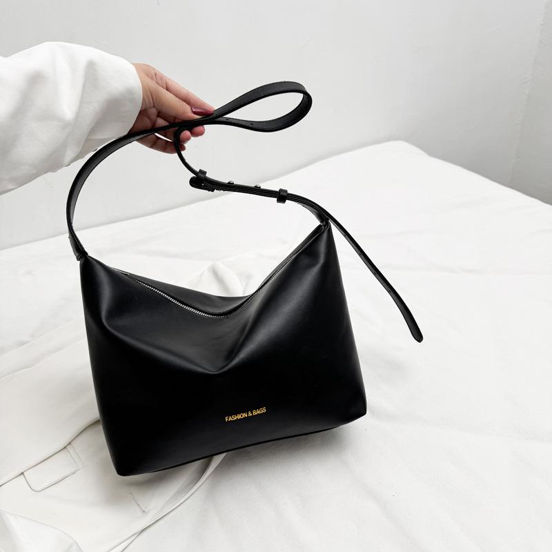 

Casual versatile large-capacity tote bag women s 2025 spring new shoulder bag texture wide shoulder strap messenger bag tide