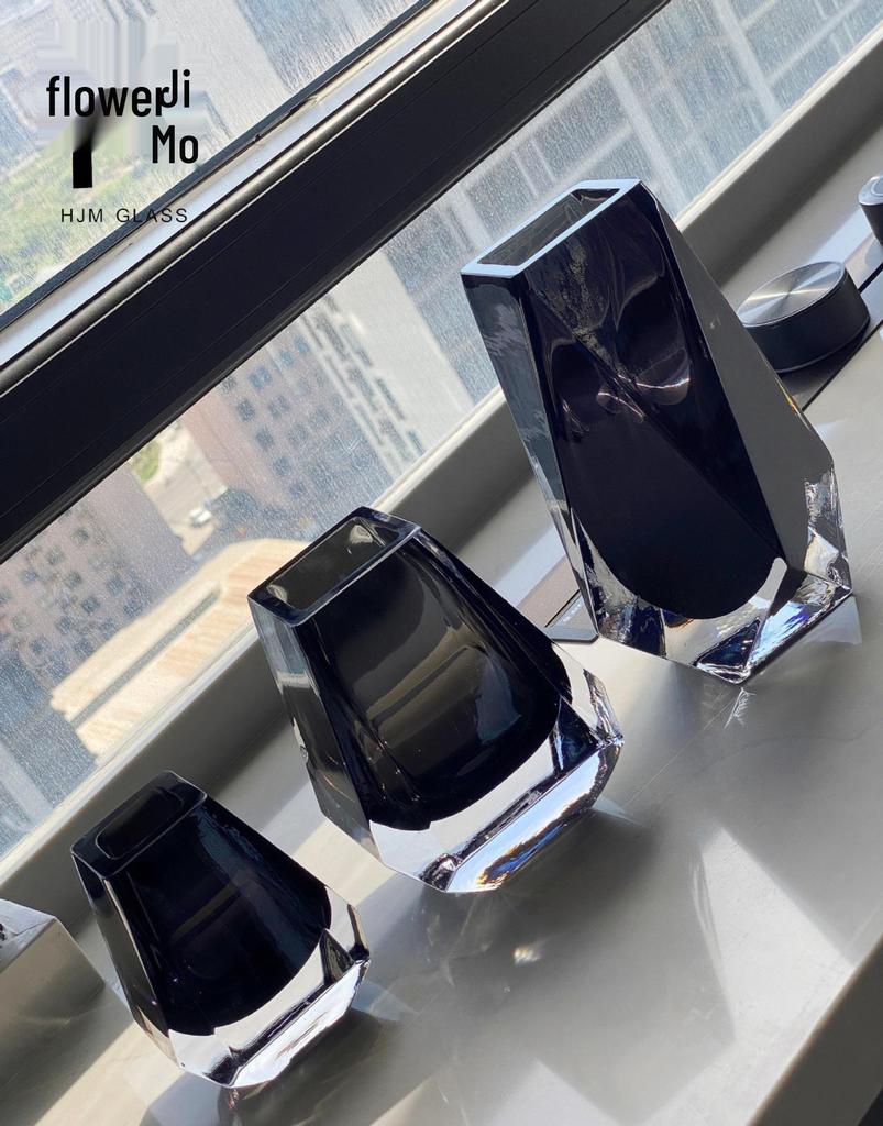 Nordic Light Luxury Crystal Vase: Elegant Ornament for Villa, Hotel, or Living Room Floral Arrangements.