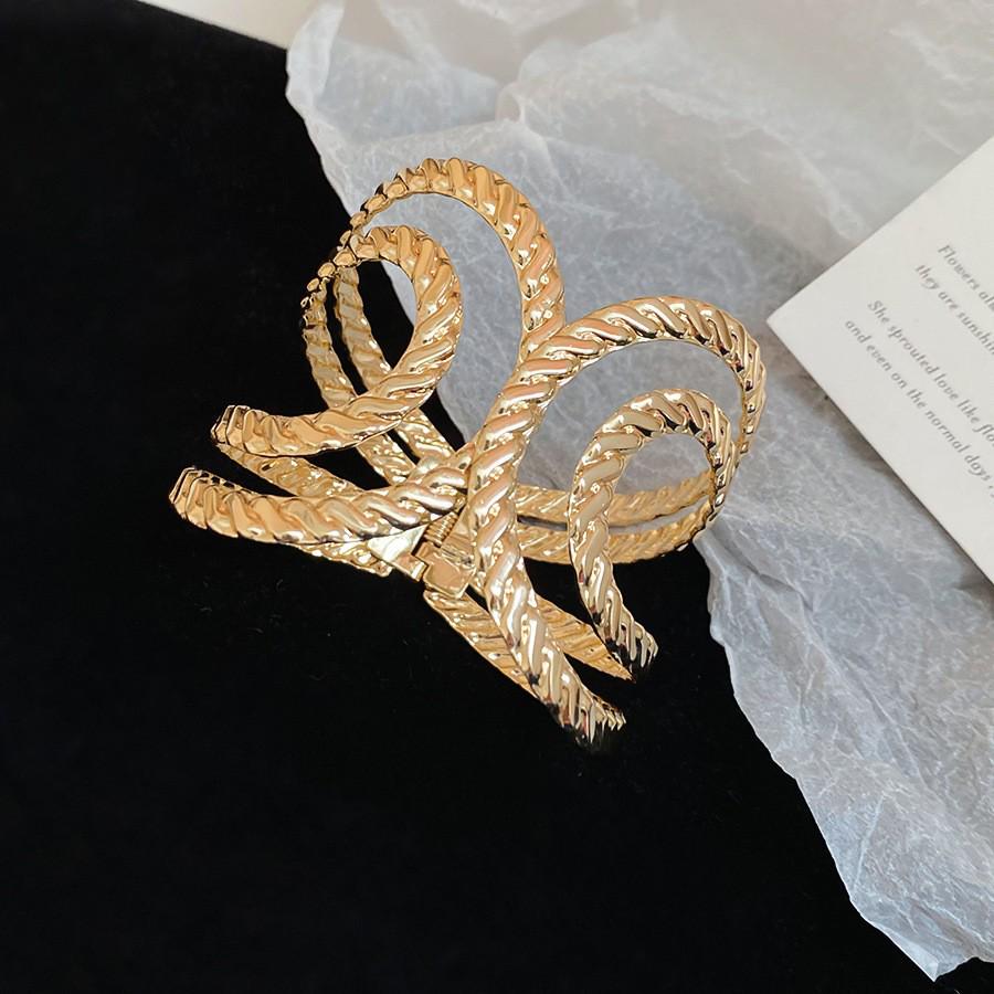 European-American Geometric Metallic Open Bangle: Simple, Versatile, Niche Design Bracelet