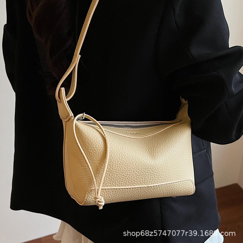Niche underarm bag women 2025 new trendy fashion lunch box bag baguette shoulder bag high-end dumpling messenger bag
